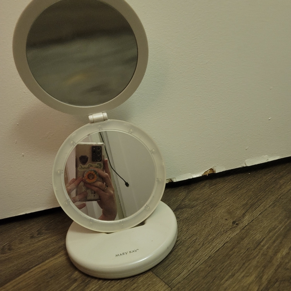 Mary Kay Light Up Travel Makeup Mirror